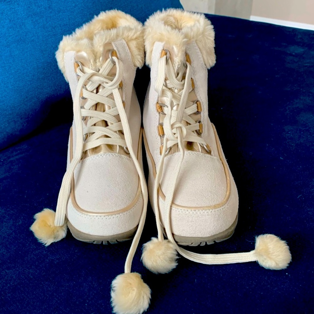 NWOT Hiking Boots Ivory Faux Fur